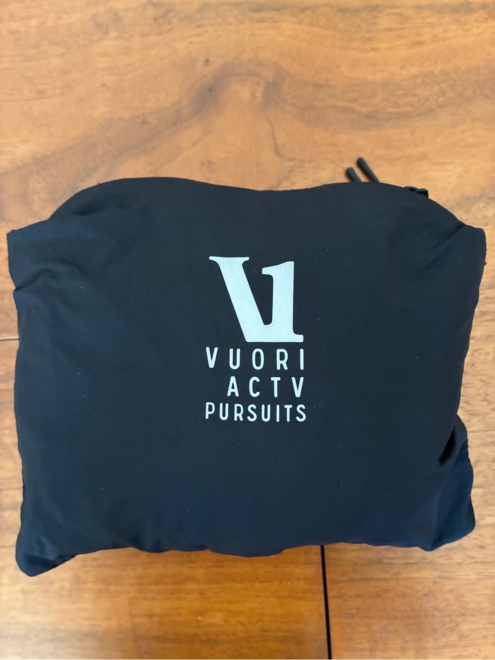 Size M Vuori Black Lightweight Packable Jacket Windbreaker